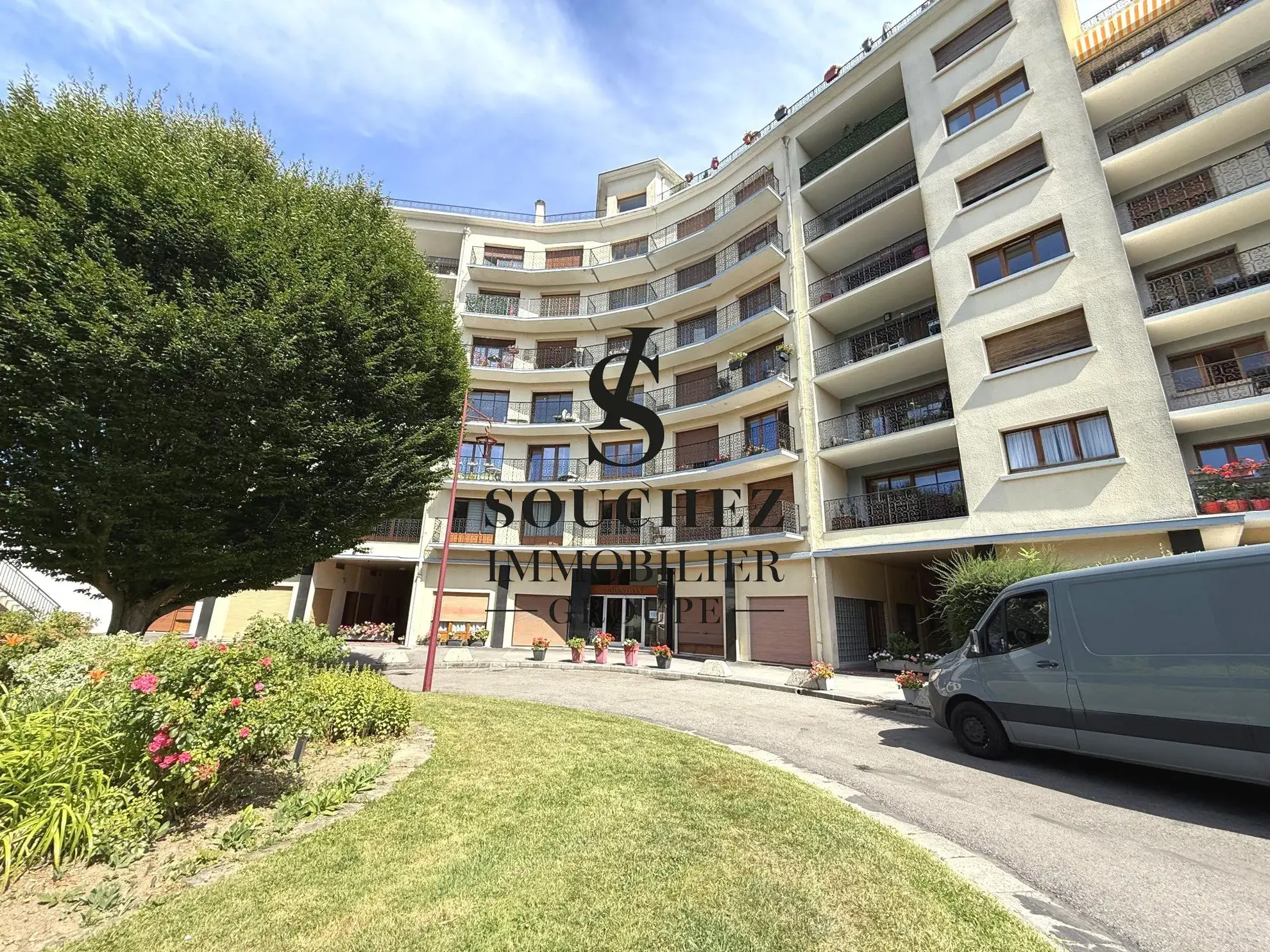 Appartement à rénover de 50m2 avec parking et cave à Sainte-Catherine 