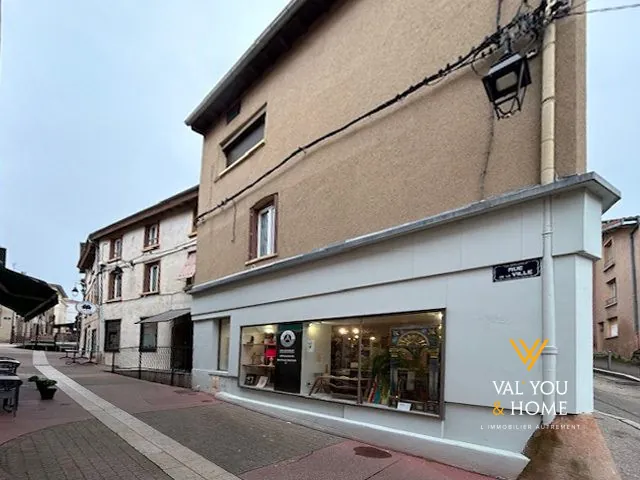 Local commercial avec bail en vente à Saint-Genis-Laval - 58 m² idéal boutique 