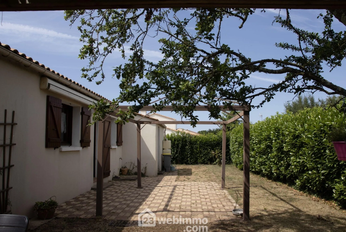 Maison à Jard-sur-Mer de 93m² avec fort potentiel, proche commodités 