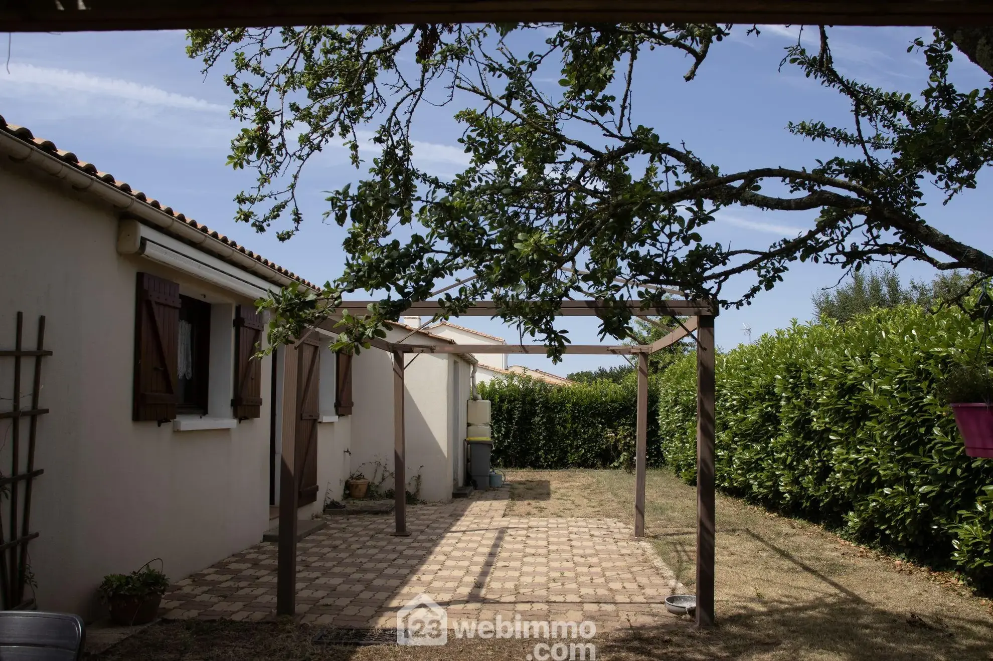 Maison à Jard-sur-Mer de 93m² avec fort potentiel, proche commodités 