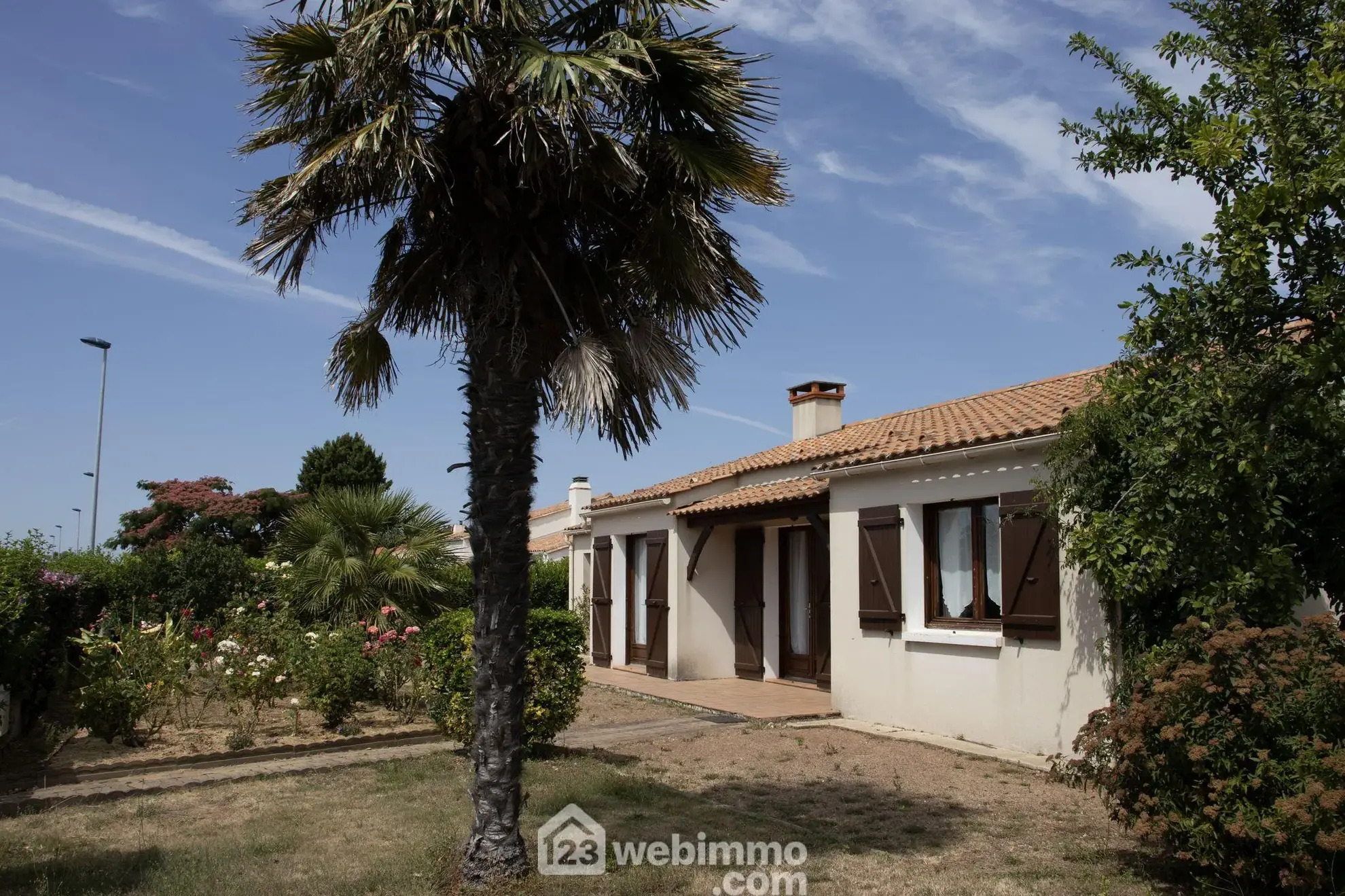 Maison à Jard-sur-Mer de 93m² avec fort potentiel, proche commodités 
