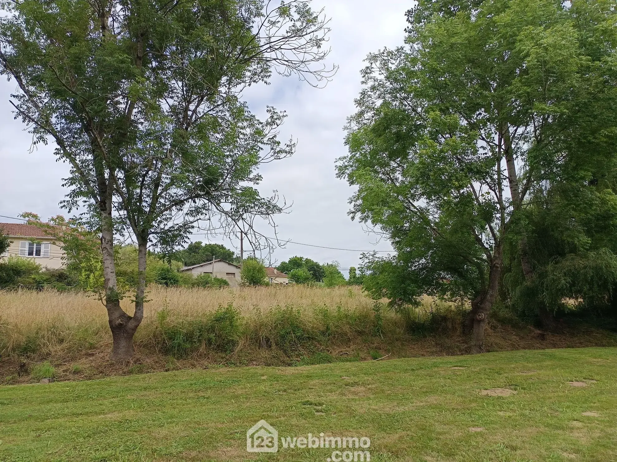 Terrain constructible de 1000 m² à Casteide-Candau, proche Morlanne 