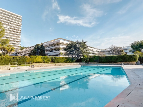 Vente grand studio avec mezzanine dans la résidence La Cadenelle à Marseille 8