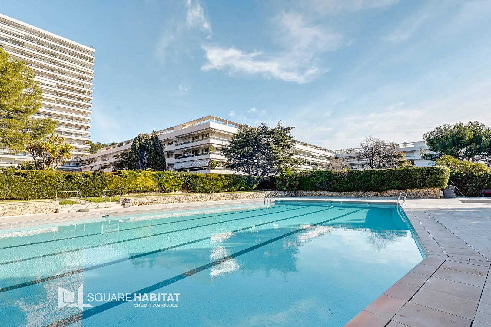 Vente grand studio avec mezzanine dans la résidence La Cadenelle à Marseille 8 