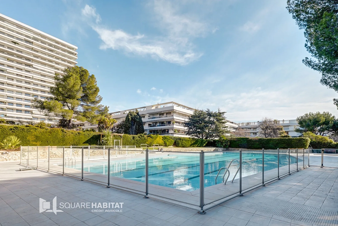 Vente grand studio avec mezzanine dans la résidence La Cadenelle à Marseille 8 