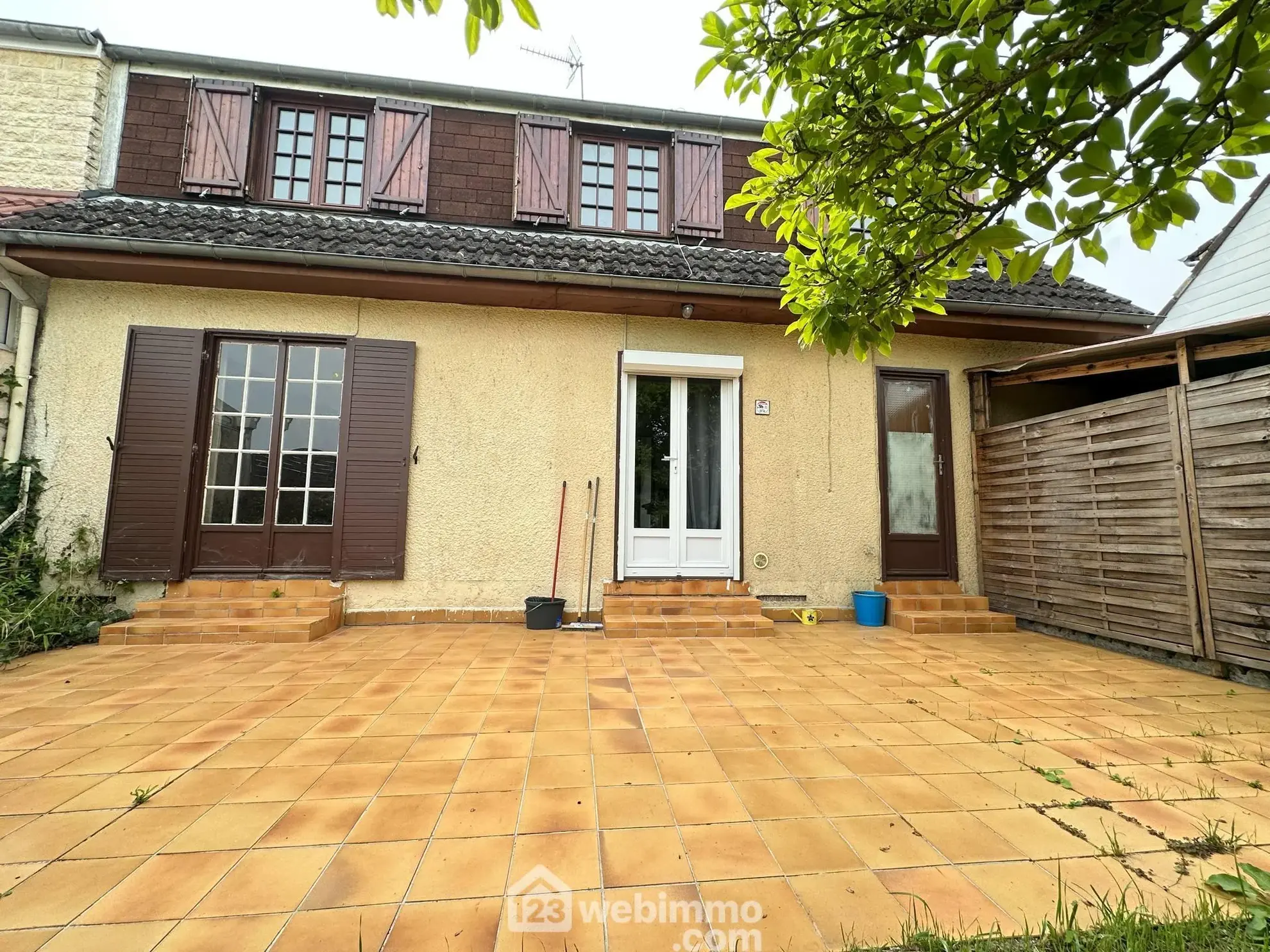 Maison de 106 m² avec 4 chambres à Chambry, emplacement privilégié 