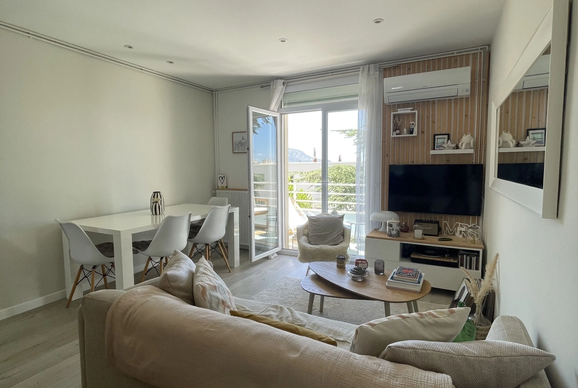 Appartement T4 à vendre à Sainte-Anne, Marseille 8e - Vue dégagée et confort moderne 