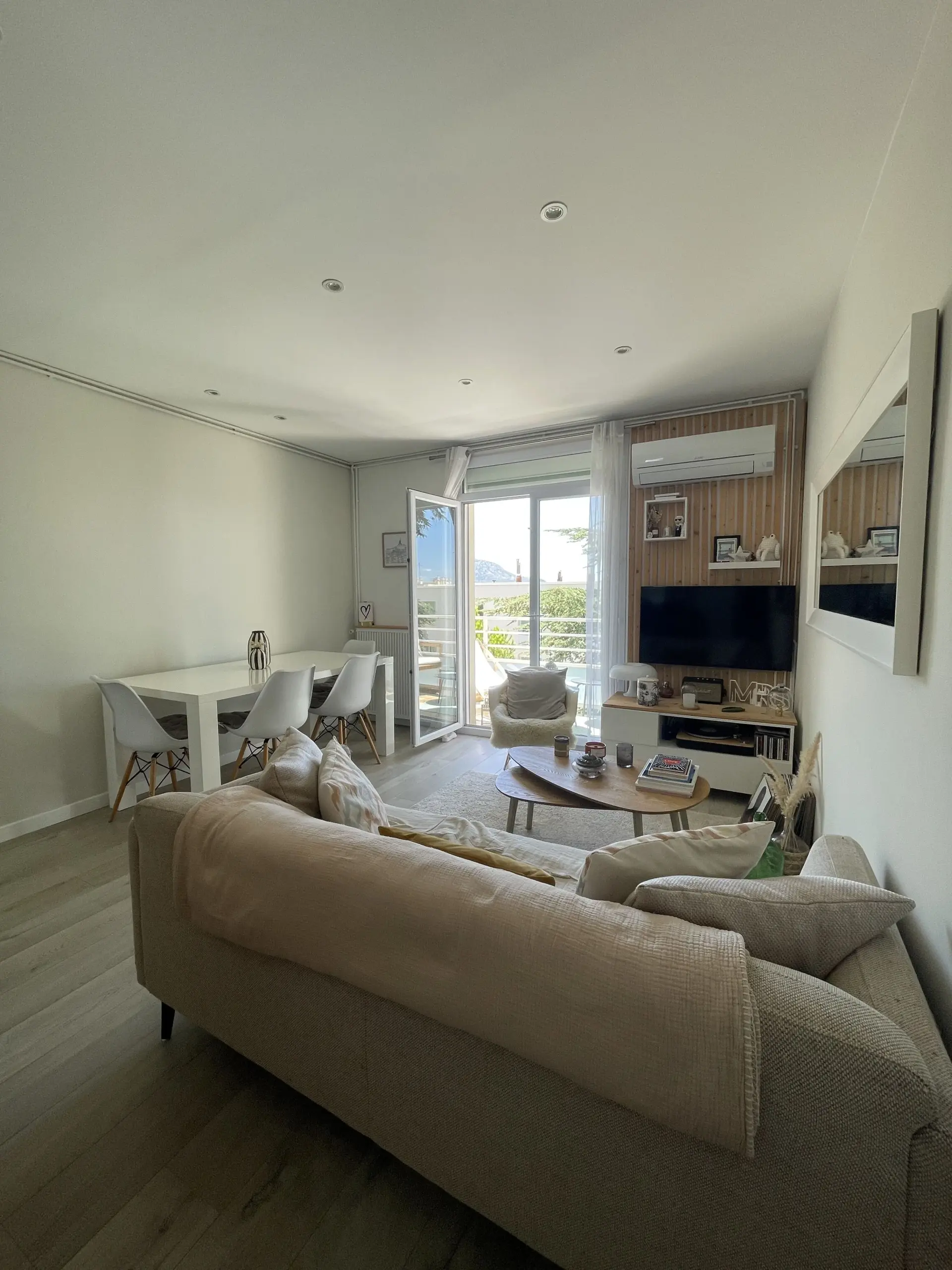 Appartement T4 à vendre à Sainte-Anne, Marseille 8e - Vue dégagée et confort moderne 