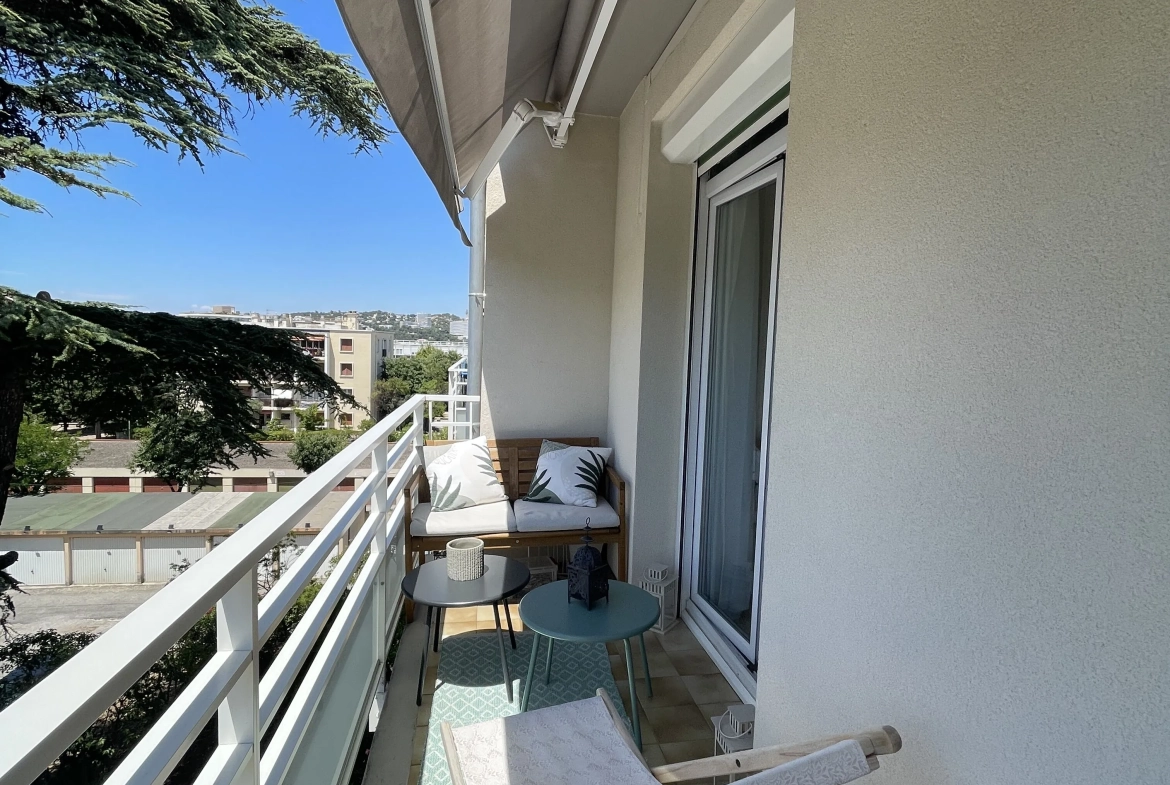 Appartement T4 à vendre à Sainte-Anne, Marseille 8e - Vue dégagée et confort moderne 