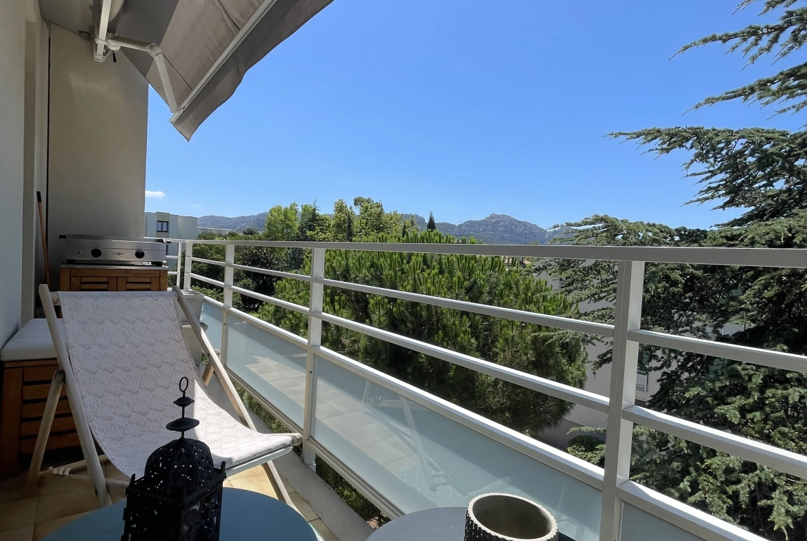 Appartement T4 à vendre à Sainte-Anne, Marseille 8e - Vue dégagée et confort moderne 
