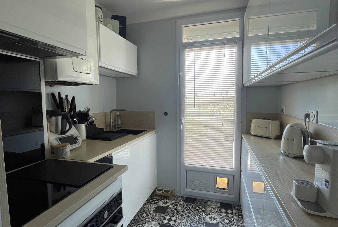 Appartement T4 à vendre à Sainte-Anne, Marseille 8e - Vue dégagée et confort moderne 