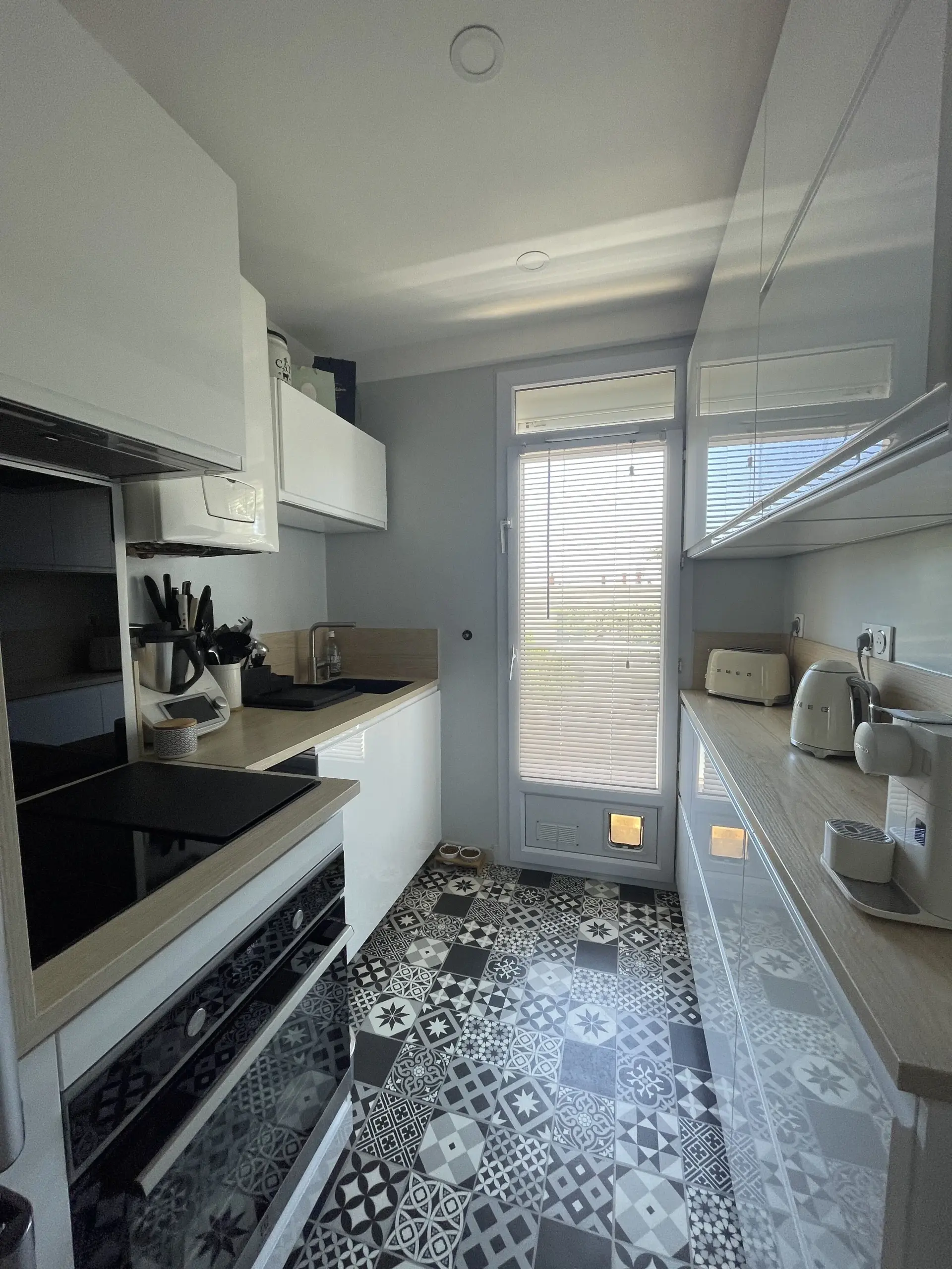 Appartement T4 à vendre à Sainte-Anne, Marseille 8e - Vue dégagée et confort moderne 