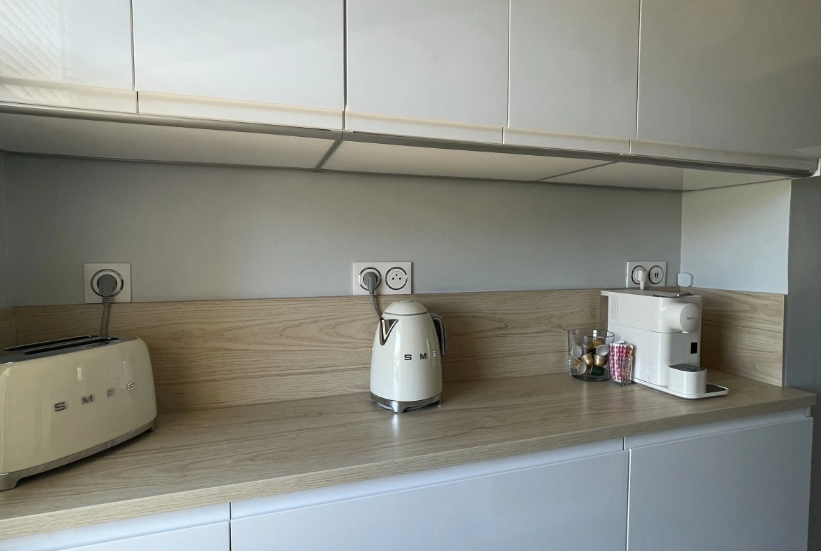 Appartement T4 à vendre à Sainte-Anne, Marseille 8e - Vue dégagée et confort moderne 
