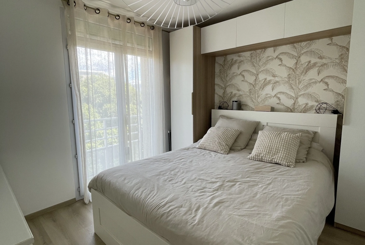 Appartement T4 à vendre à Sainte-Anne, Marseille 8e - Vue dégagée et confort moderne 