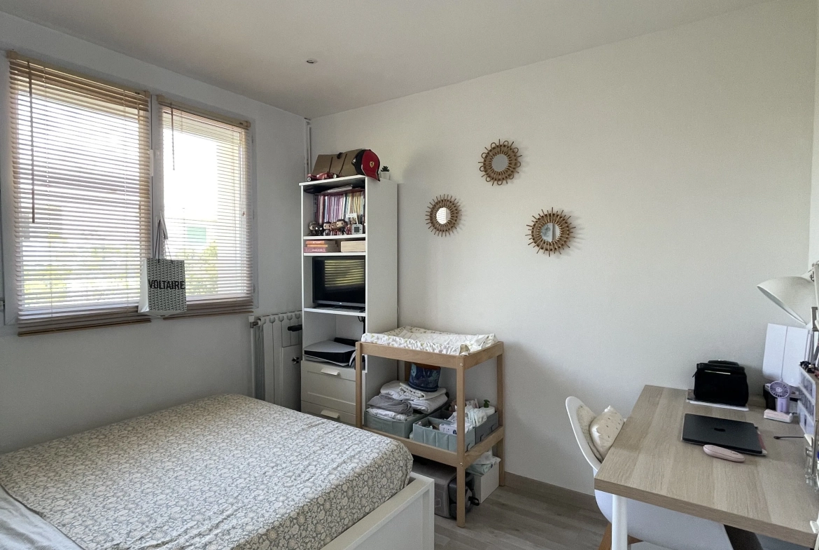 Appartement T4 à vendre à Sainte-Anne, Marseille 8e - Vue dégagée et confort moderne 