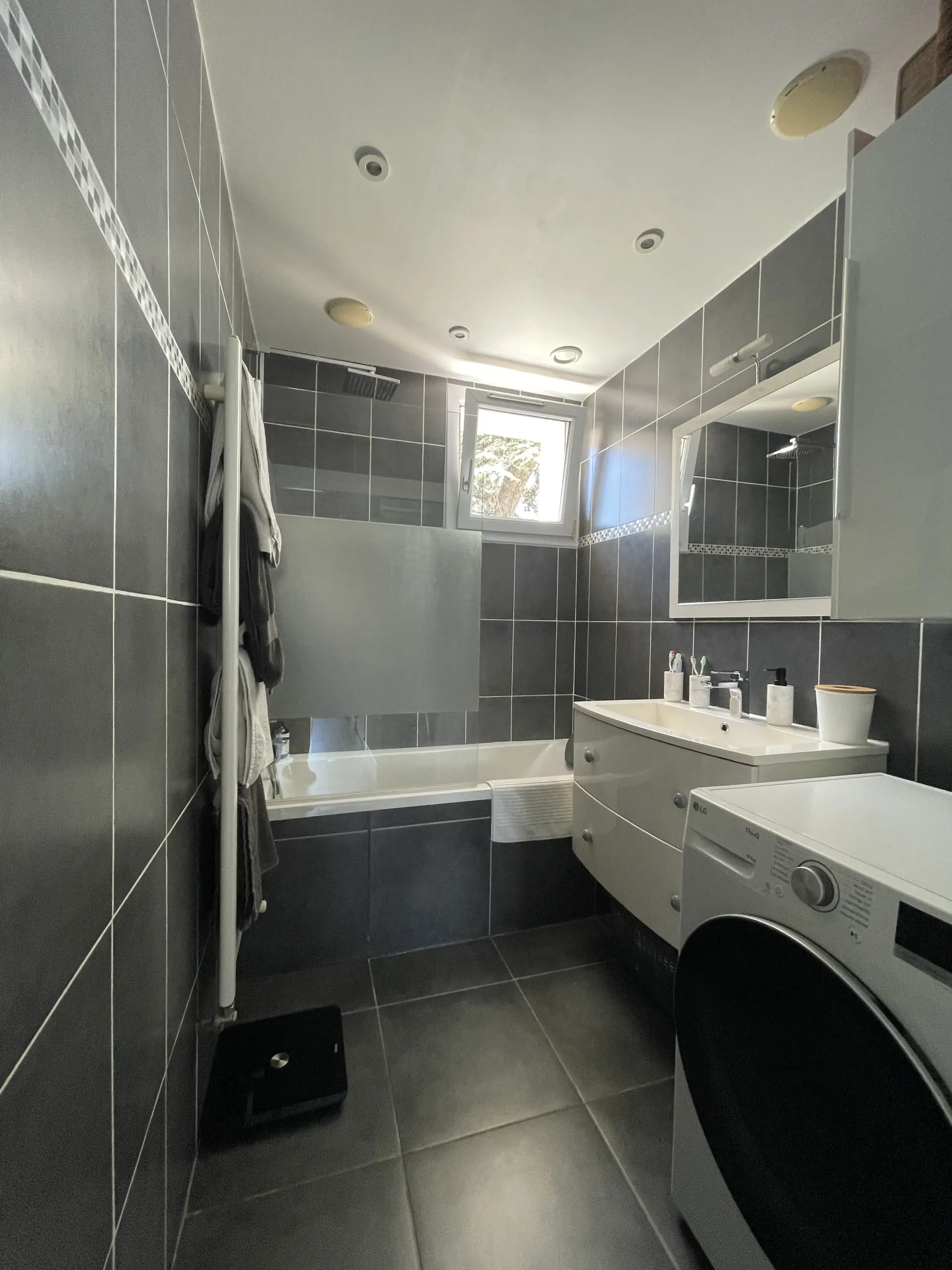 Appartement T4 à vendre à Sainte-Anne, Marseille 8e - Vue dégagée et confort moderne 