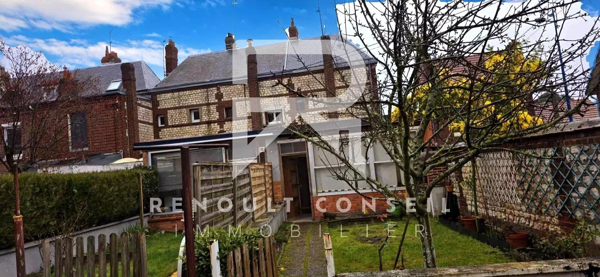 Maison de ville à Sotteville-lès-Rouen avec jardin et garage - Opportunité à saisir 