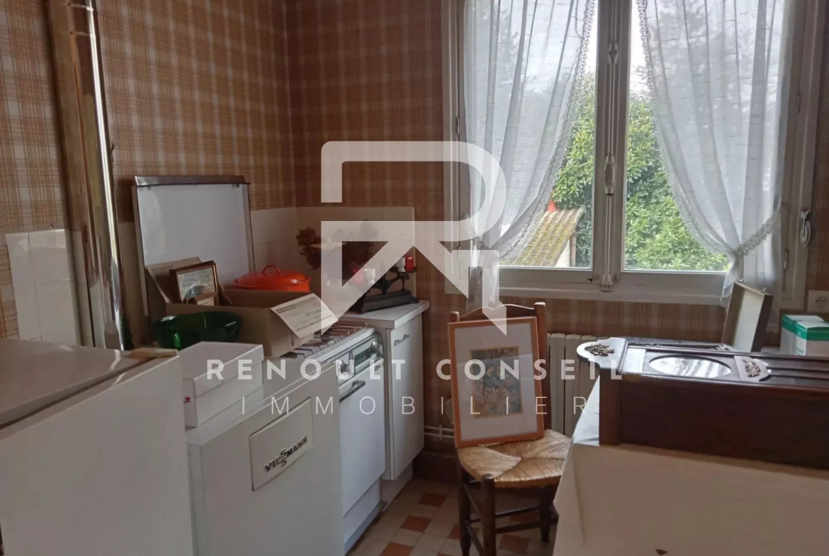 Appartement de 65 m² à Elbeuf à rafraîchir, proche du centre-ville 