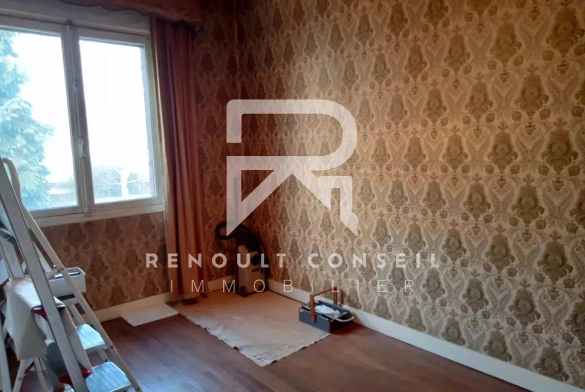 Appartement de 65 m² à Elbeuf à rafraîchir, proche du centre-ville 