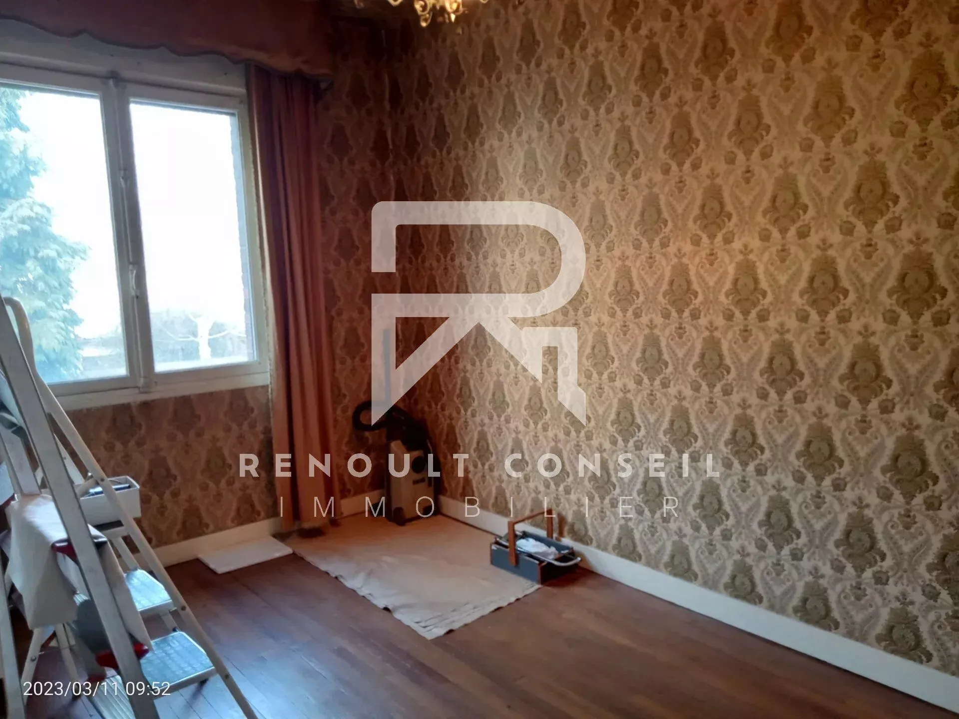 Appartement de 65 m² à Elbeuf à rafraîchir, proche du centre-ville 
