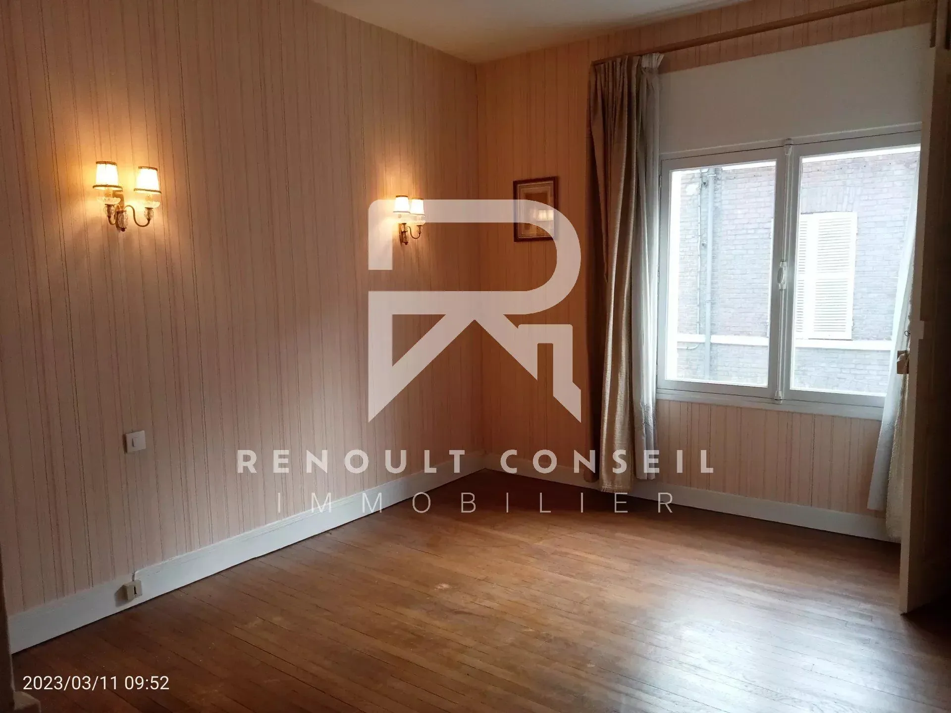 Appartement de 65 m² à Elbeuf à rafraîchir, proche du centre-ville 