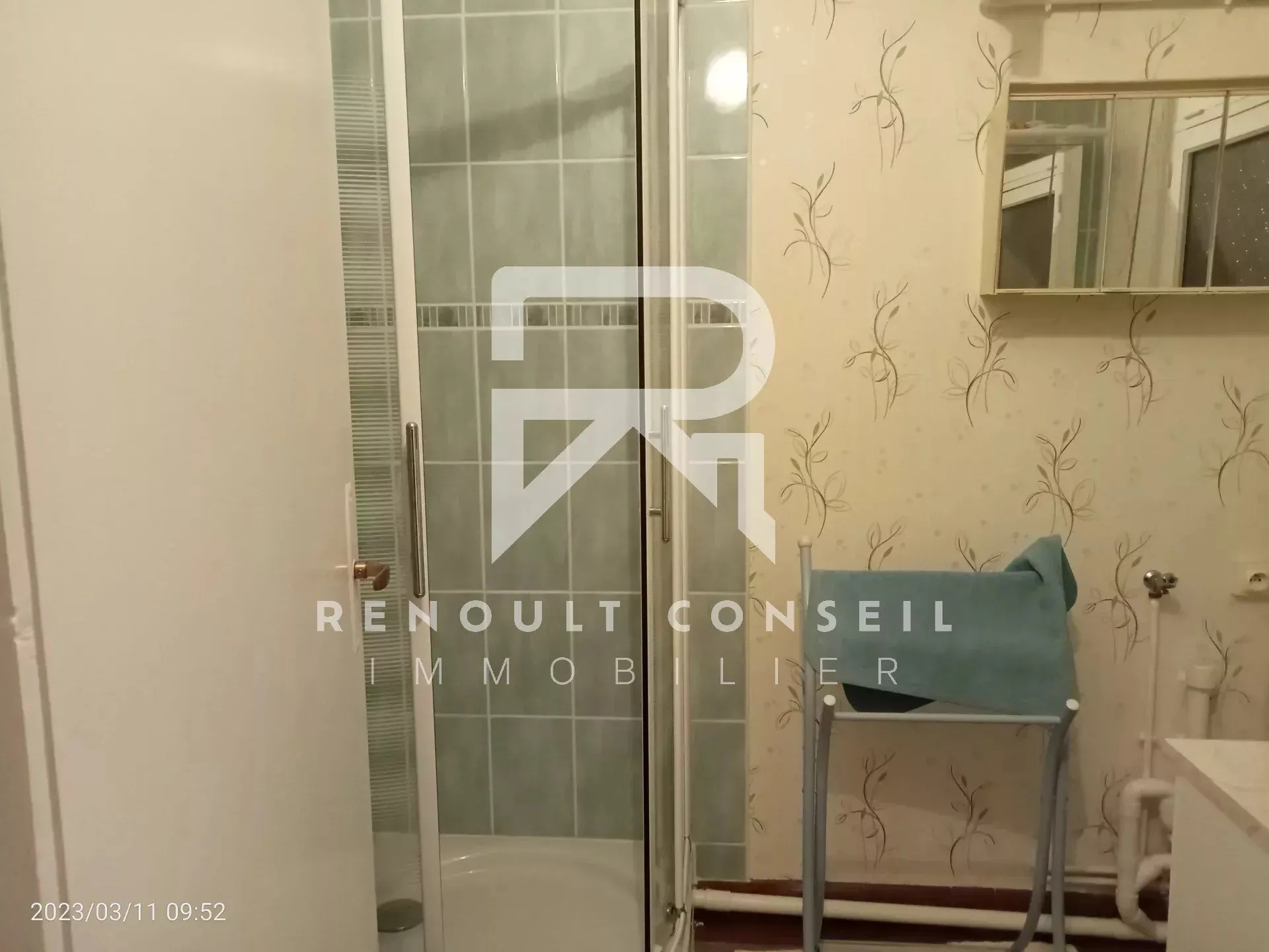 Appartement de 65 m² à Elbeuf à rafraîchir, proche du centre-ville 