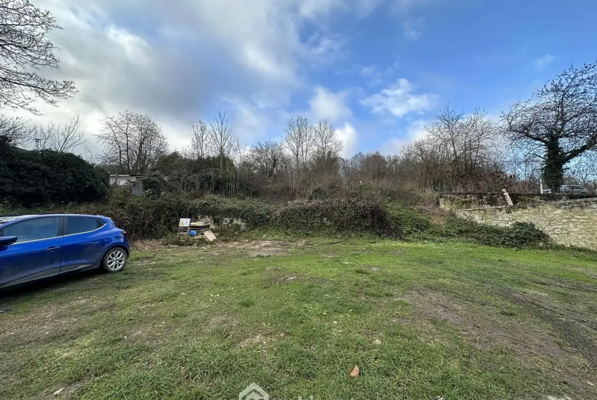 Terrain à bâtir de 700 m² à Chevregny avec façade de 19 mètres 