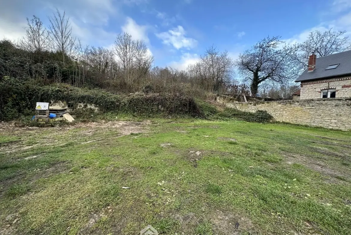 Terrain à bâtir de 700 m² à Chevregny avec façade de 19 mètres 