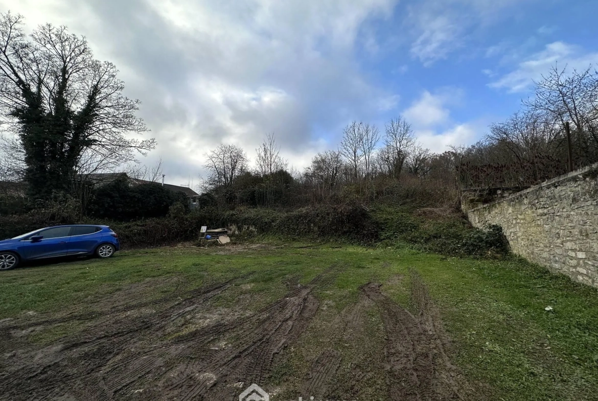 Terrain à bâtir de 700 m² à Chevregny avec façade de 19 mètres 