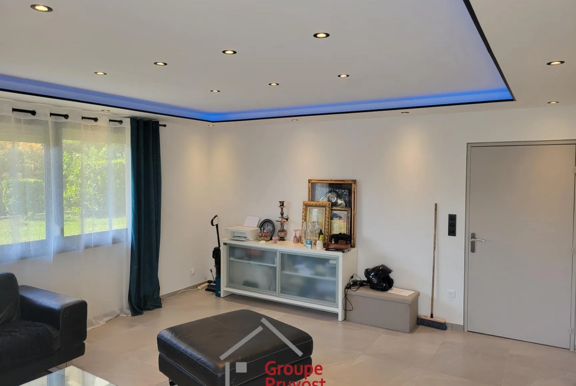 Bel appartement T4 en rez-de-jardin à Roanne avec 3 chambres et jardin commun 