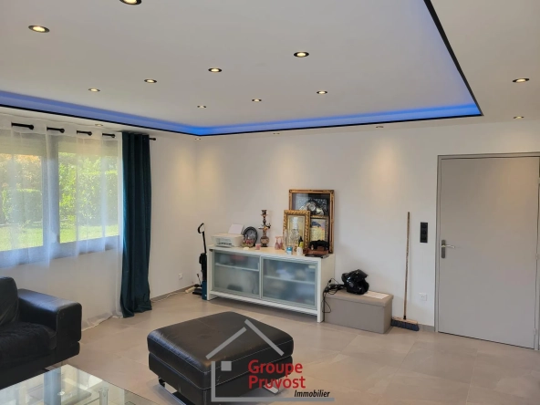 Bel appartement T4 en rez-de-jardin à Roanne avec 3 chambres et jardin commun
