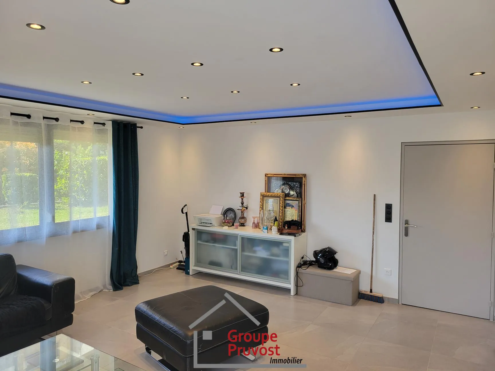 Bel appartement T4 en rez-de-jardin à Roanne avec 3 chambres et jardin commun 