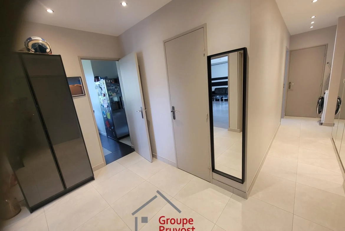 Bel appartement T4 en rez-de-jardin à Roanne avec 3 chambres et jardin commun 