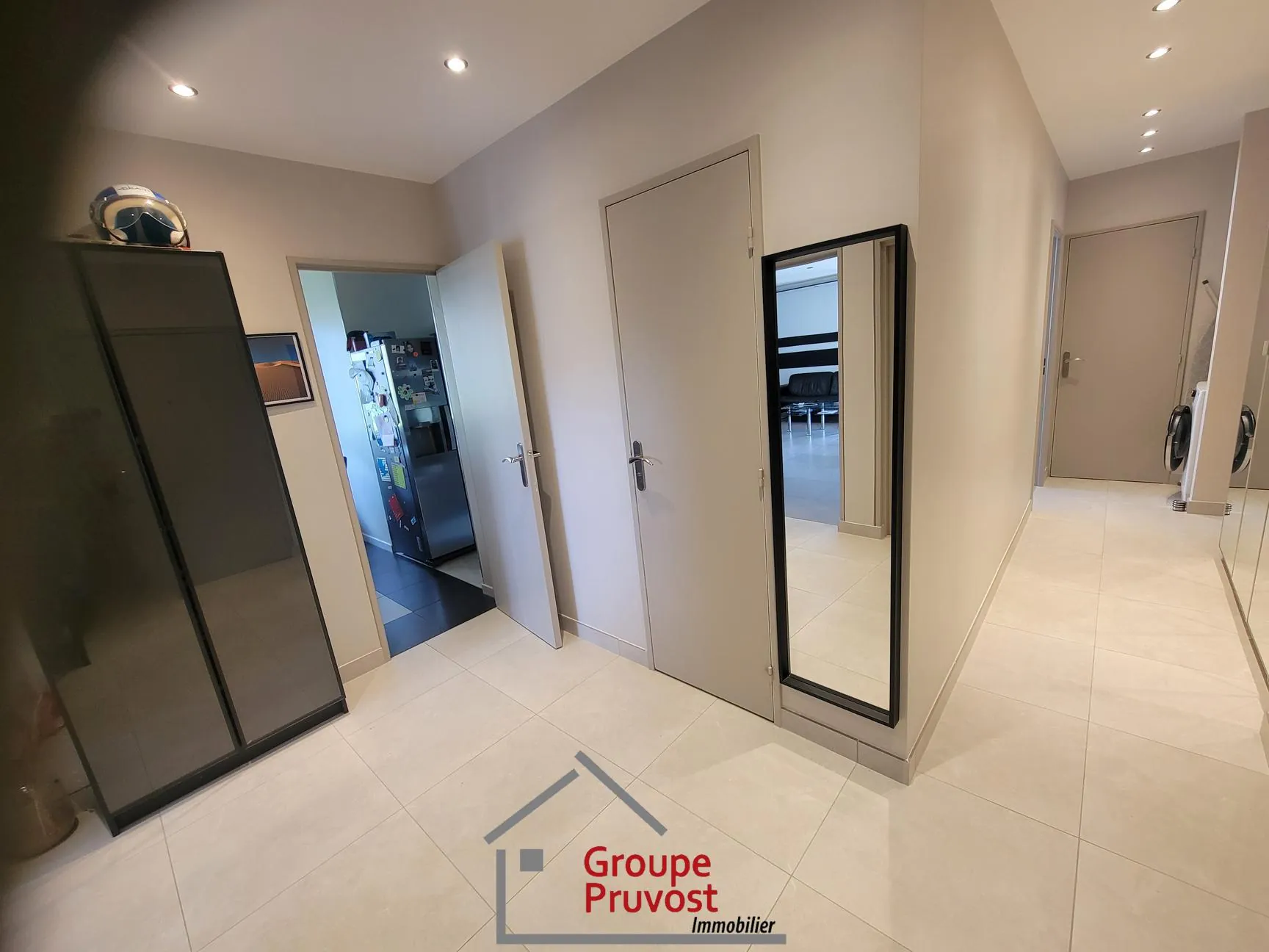 Bel appartement T4 en rez-de-jardin à Roanne avec 3 chambres et jardin commun 