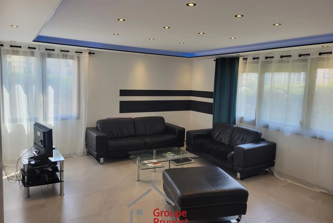 Bel appartement T4 en rez-de-jardin à Roanne avec 3 chambres et jardin commun 
