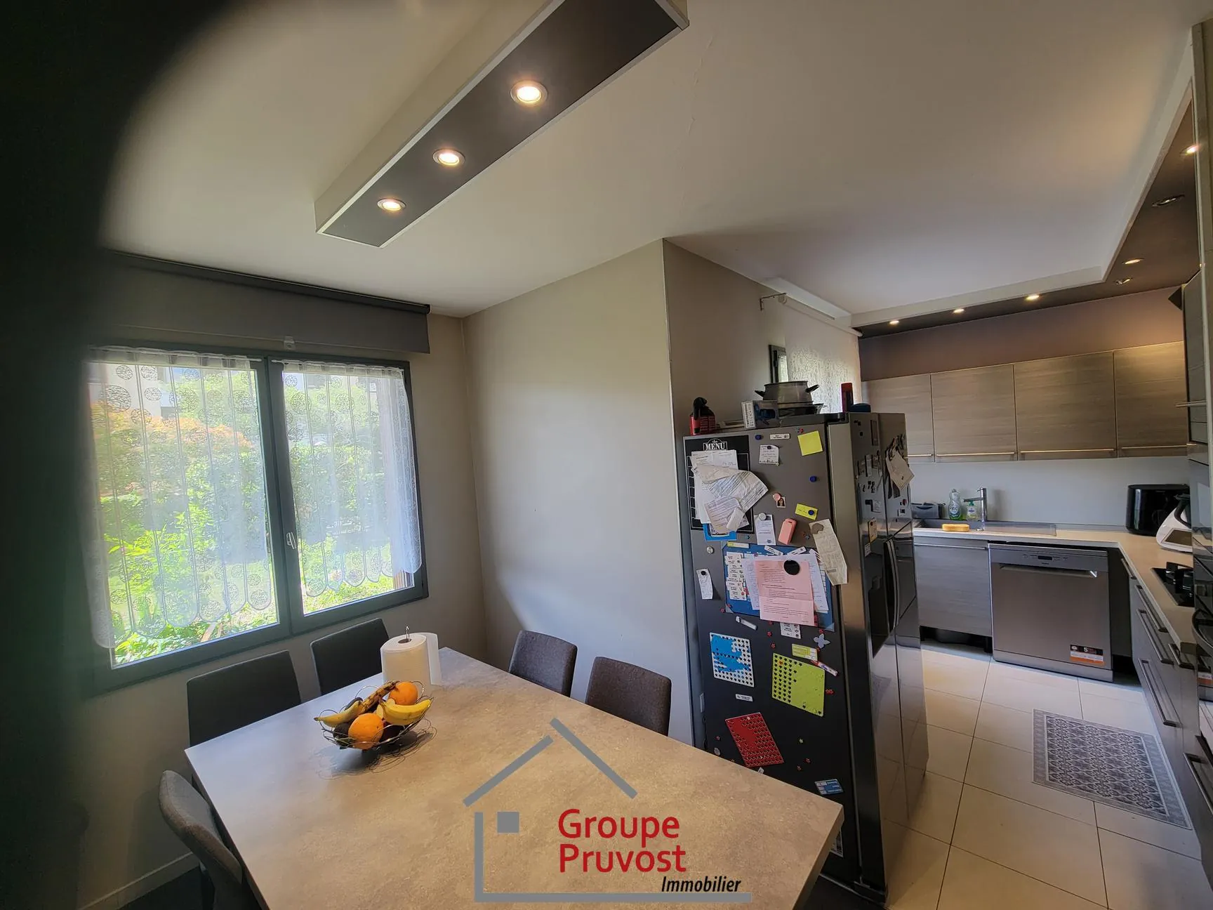 Bel appartement T4 en rez-de-jardin à Roanne avec 3 chambres et jardin commun 