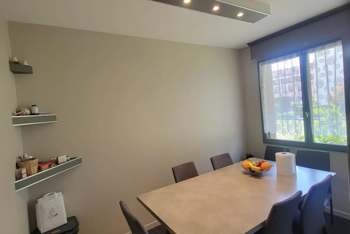 Bel appartement T4 en rez-de-jardin à Roanne avec 3 chambres et jardin commun 