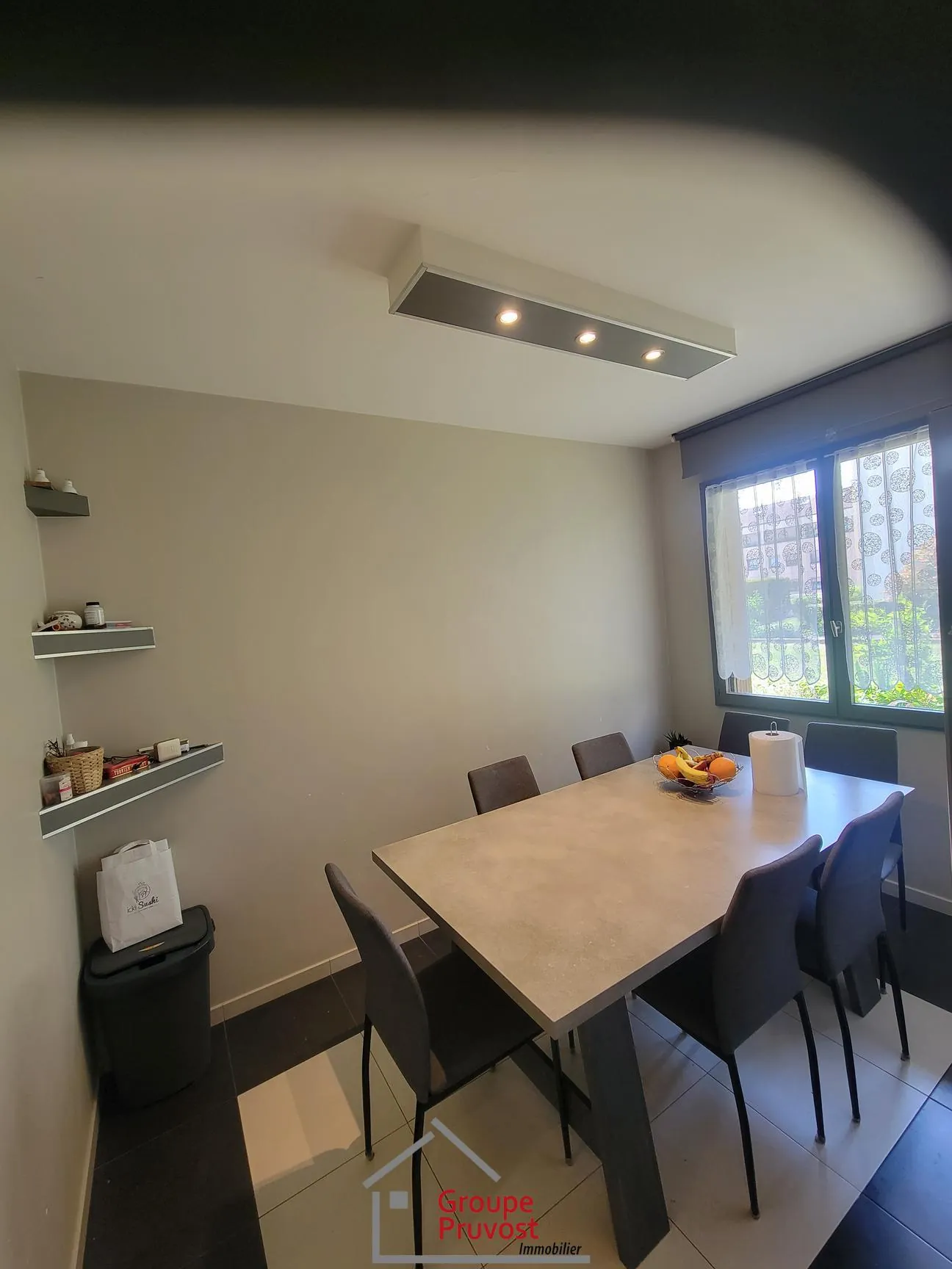 Bel appartement T4 en rez-de-jardin à Roanne avec 3 chambres et jardin commun 