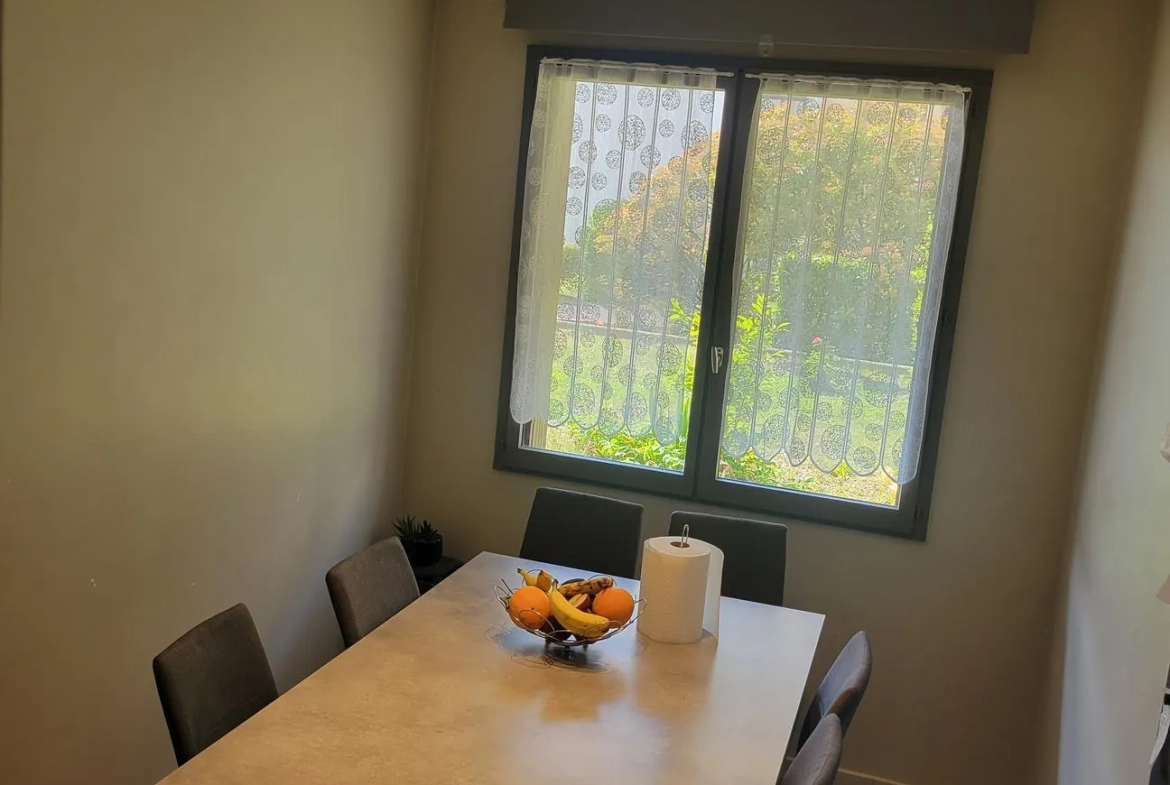 Bel appartement T4 en rez-de-jardin à Roanne avec 3 chambres et jardin commun 