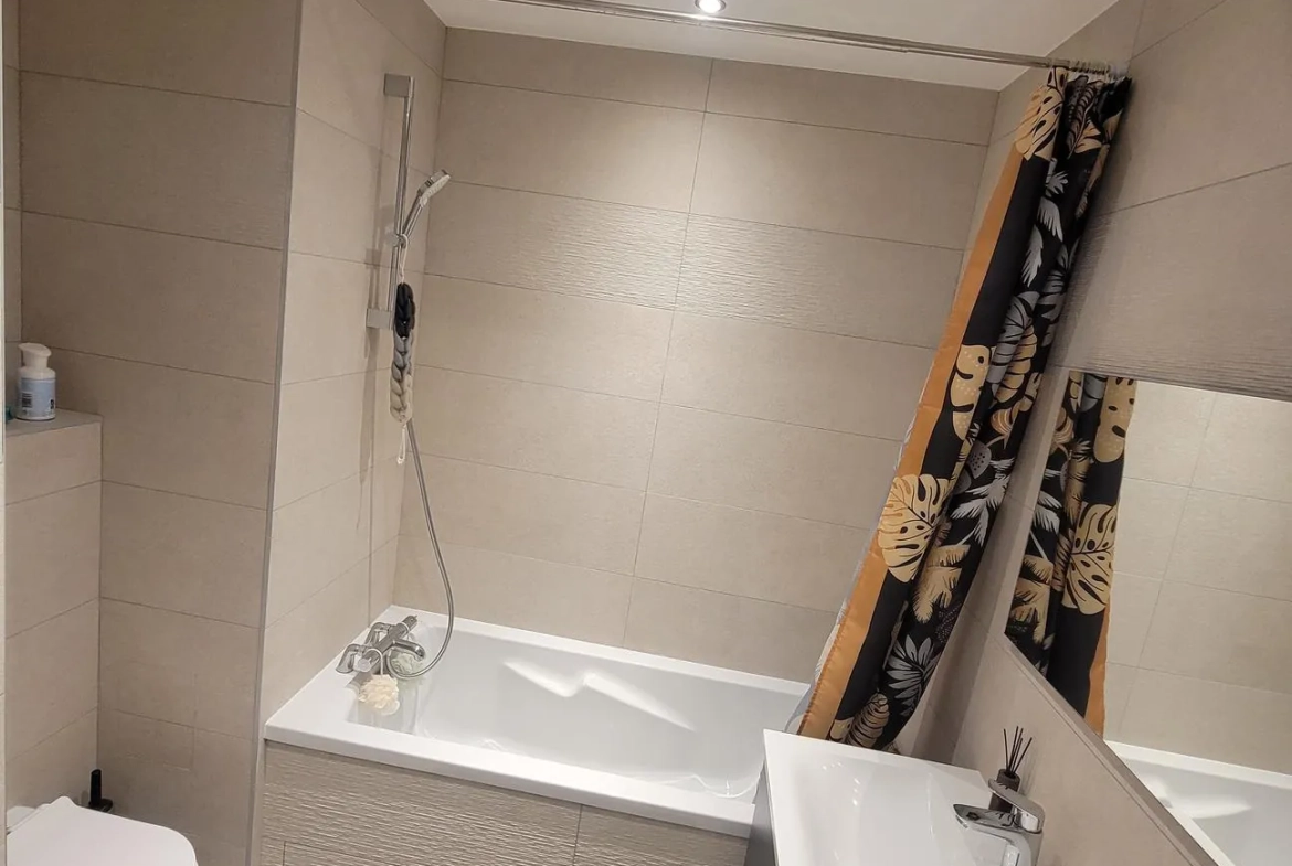 Bel appartement T4 en rez-de-jardin à Roanne avec 3 chambres et jardin commun 