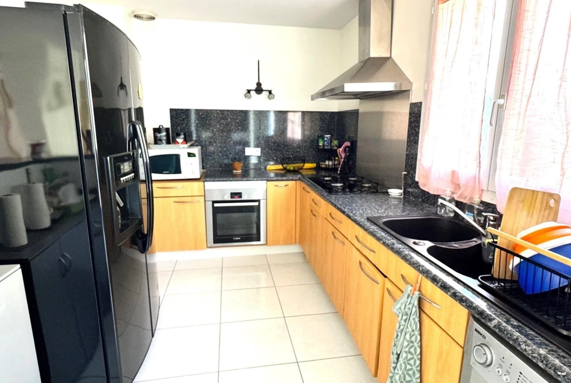 Maison de 89 m² à Villabé avec jardin, combles aménagés et panneaux solaires 