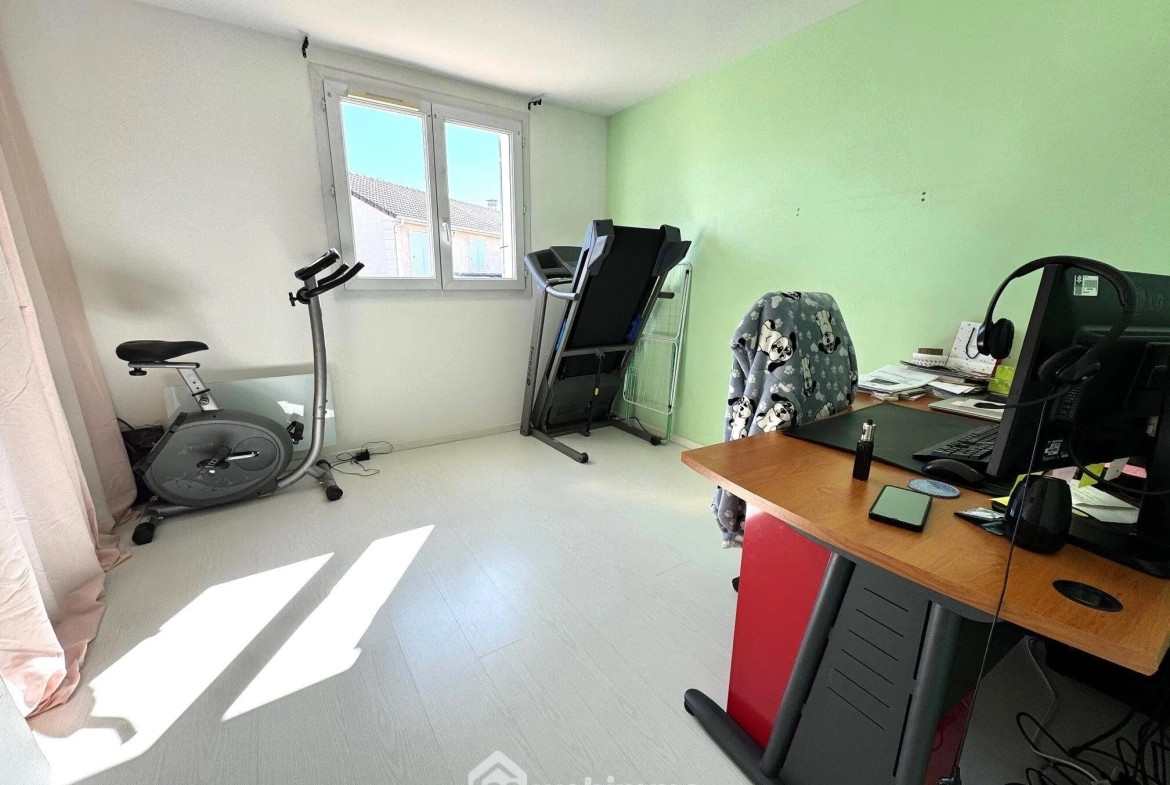 Maison de 89 m² à Villabé avec jardin, combles aménagés et panneaux solaires 