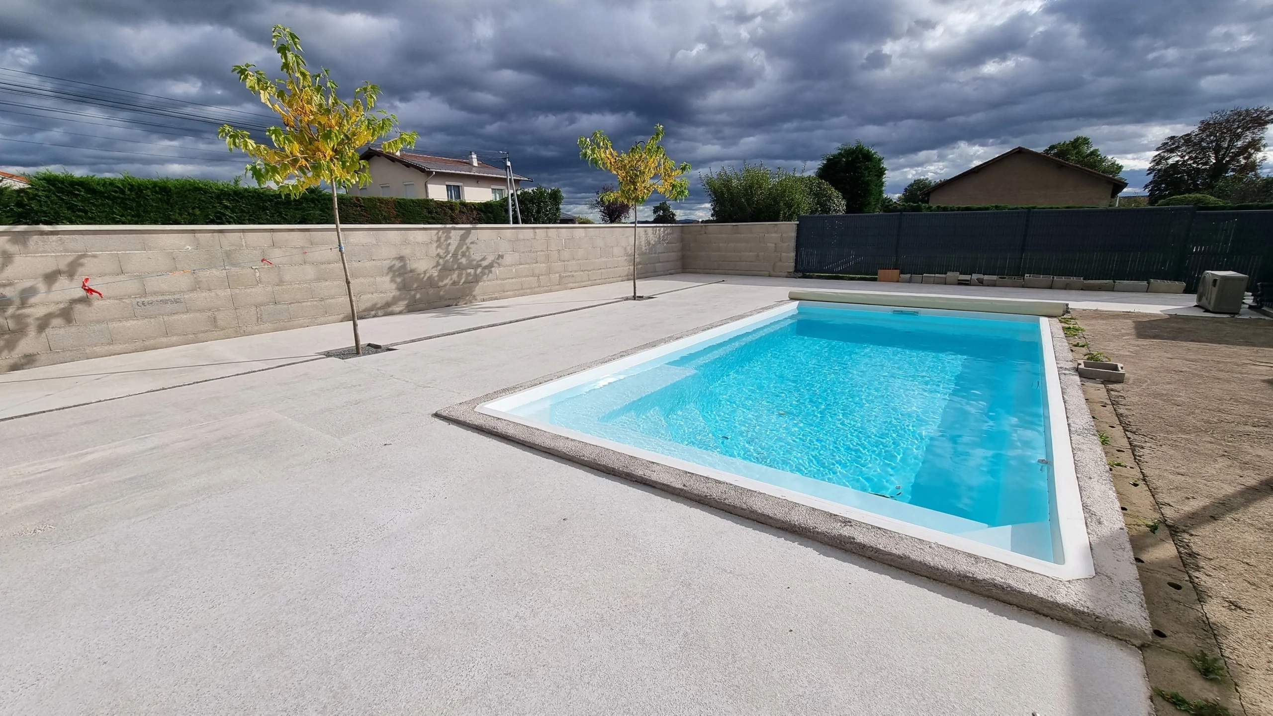 Villa moderne avec piscine chauffée à Ouches - 77 m² 
