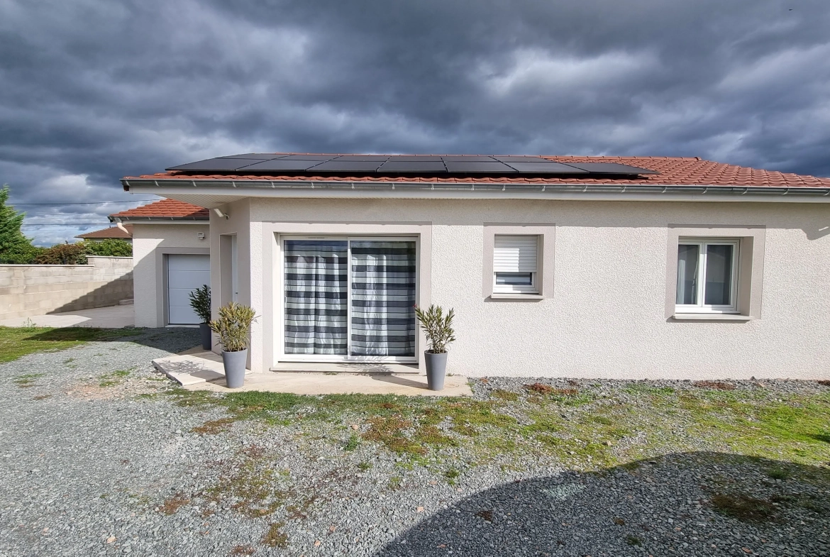 Villa moderne avec piscine chauffée à Ouches - 77 m² 