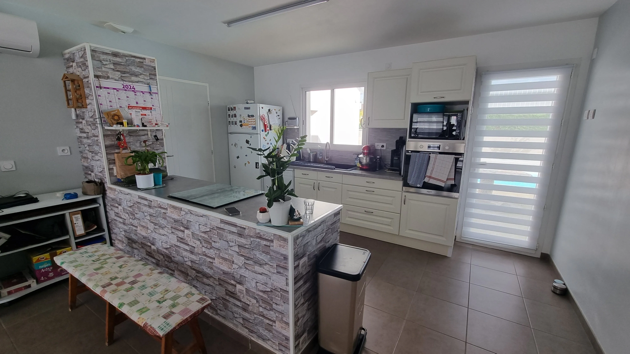 Villa moderne avec piscine chauffée à Ouches - 77 m² 