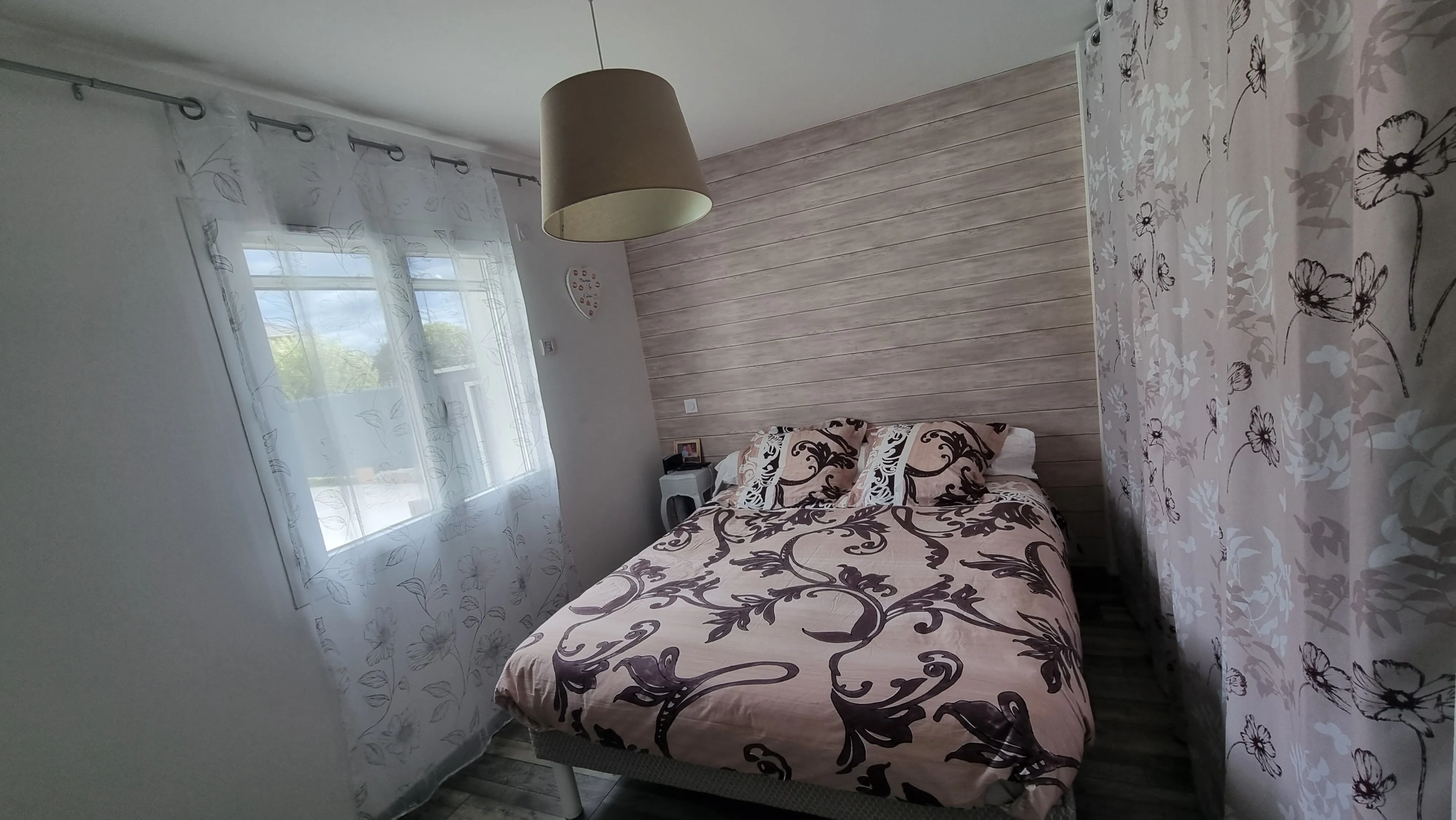 Villa moderne avec piscine chauffée à Ouches - 77 m² 