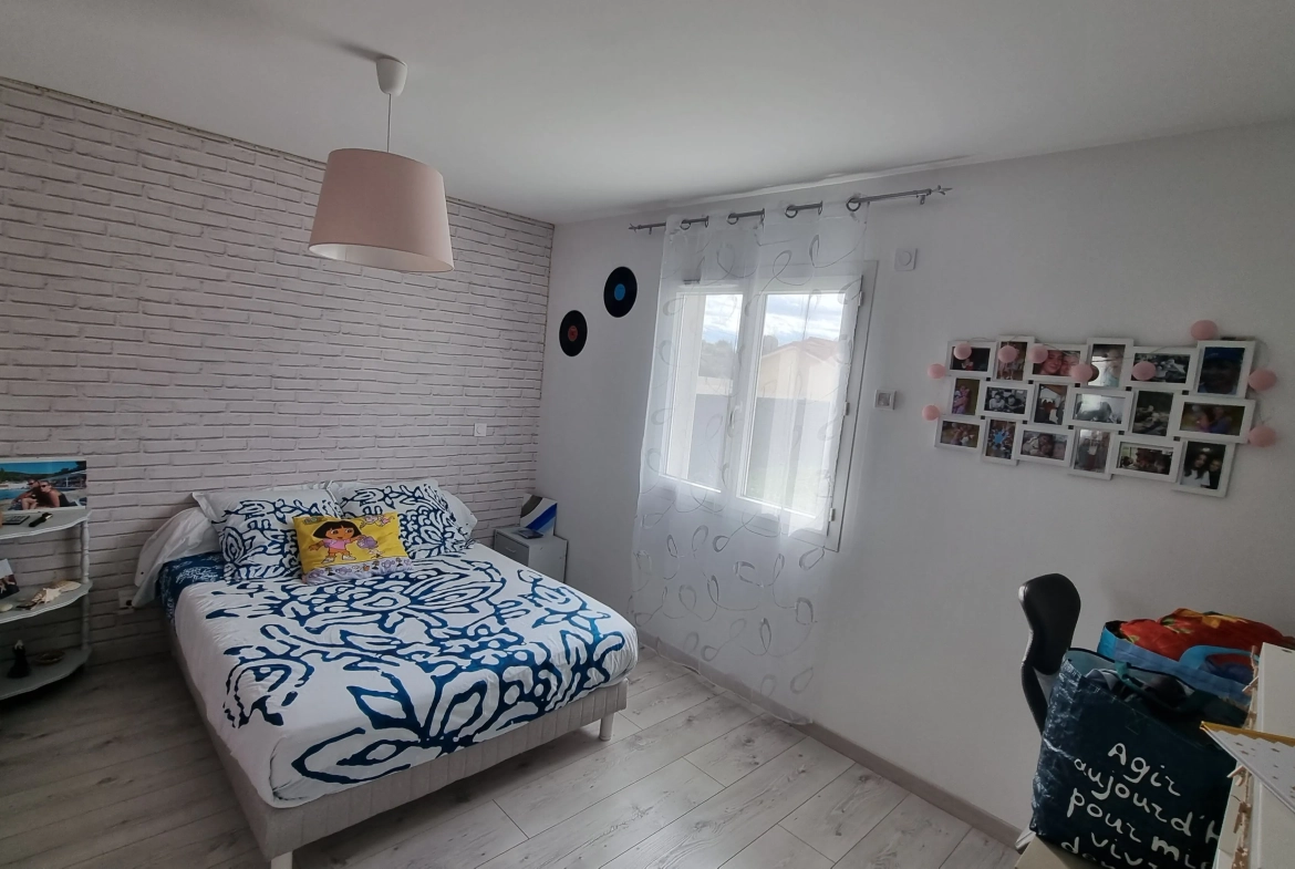Villa moderne avec piscine chauffée à Ouches - 77 m² 