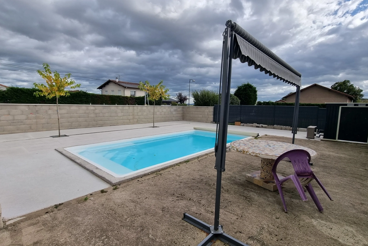 Villa moderne avec piscine chauffée à Ouches - 77 m² 