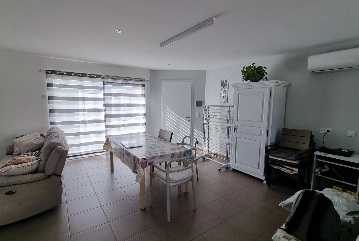 Villa moderne avec piscine chauffée à Ouches - 77 m² 