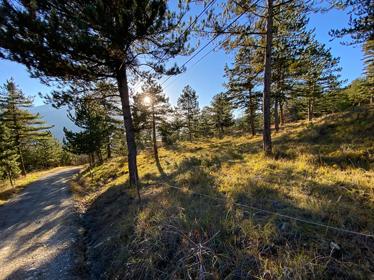 Terrain constructible de 2679 m² à Embrun, calme et proche de la nature 